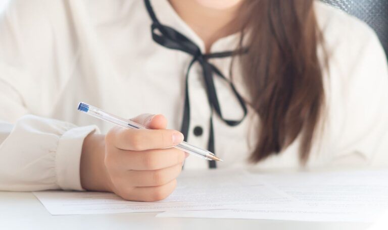 Modelo de contrato para empleadas de hogar: qué debe incluir y cómo rellenarlo