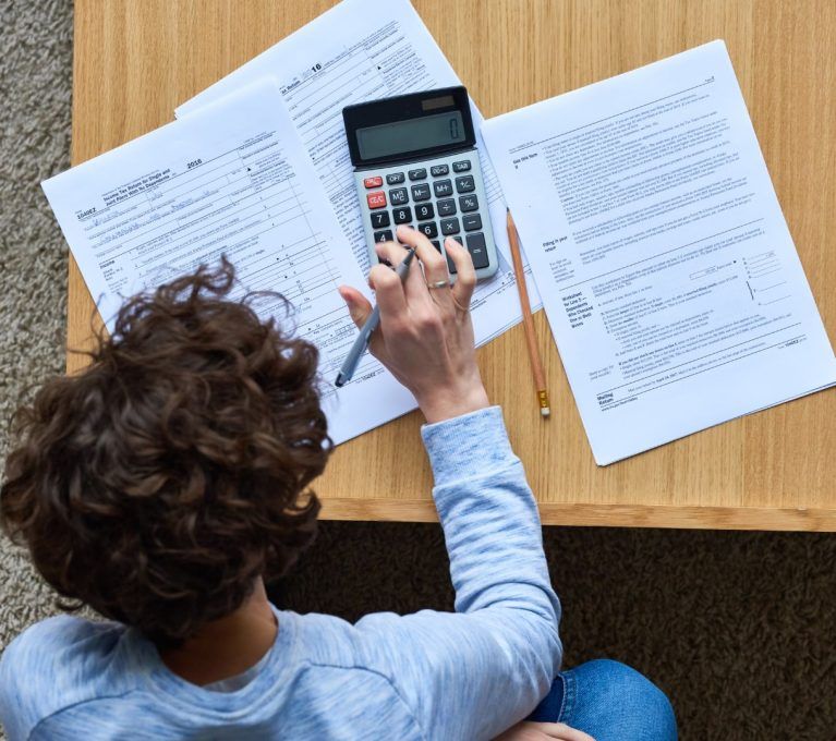 Deducción por ayuda doméstica en la Declaración de la Renta 2024: regiones y requisitos